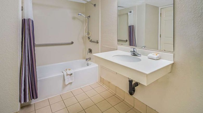 <b>Days Inn by Wyndham San Diego Vista Room</b>. Images powered by <a href="https://iceportal.shijigroup.com/" title="IcePortal" target="_blank">IcePortal</a>.