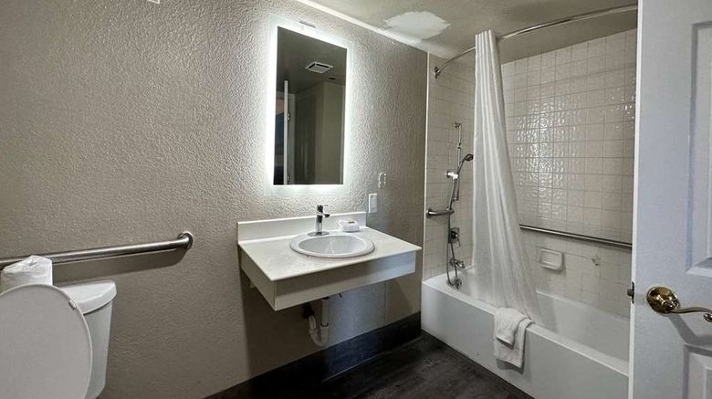 <b>Days Inn by Wyndham San Diego Vista Room</b>. Images powered by <a href="https://iceportal.shijigroup.com/" title="IcePortal" target="_blank">IcePortal</a>.
