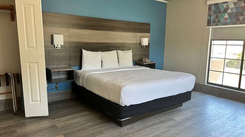 <b>Days Inn by Wyndham San Diego Vista Room</b>. Images powered by <a href="https://iceportal.shijigroup.com/" title="IcePortal" target="_blank">IcePortal</a>.