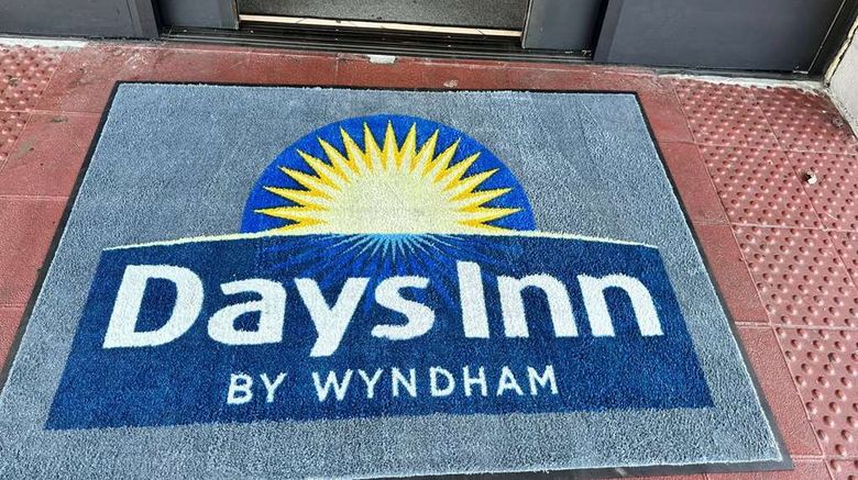 <b>Days Inn by Wyndham San Diego Vista Lobby</b>. Images powered by <a href="https://iceportal.shijigroup.com/" title="IcePortal" target="_blank">IcePortal</a>.