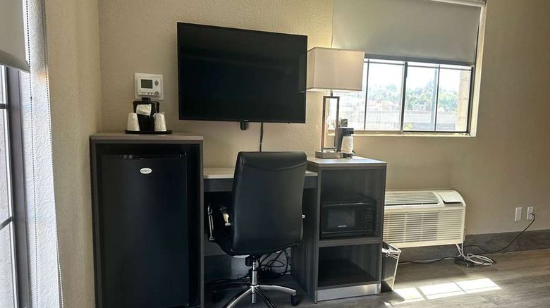 <b>Days Inn by Wyndham San Diego Vista Room</b>. Images powered by <a href="https://iceportal.shijigroup.com/" title="IcePortal" target="_blank">IcePortal</a>.