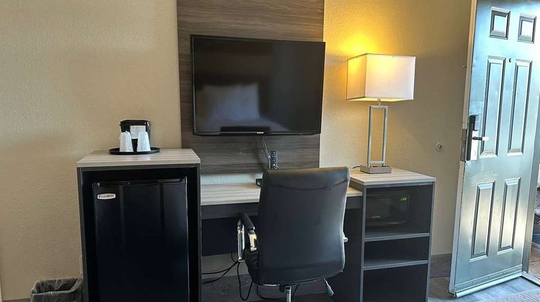 <b>Days Inn by Wyndham San Diego Vista Room</b>. Images powered by <a href="https://iceportal.shijigroup.com/" title="IcePortal" target="_blank">IcePortal</a>.