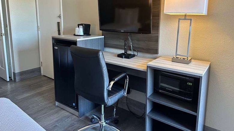 <b>Days Inn by Wyndham San Diego Vista Room</b>. Images powered by <a href="https://iceportal.shijigroup.com/" title="IcePortal" target="_blank">IcePortal</a>.