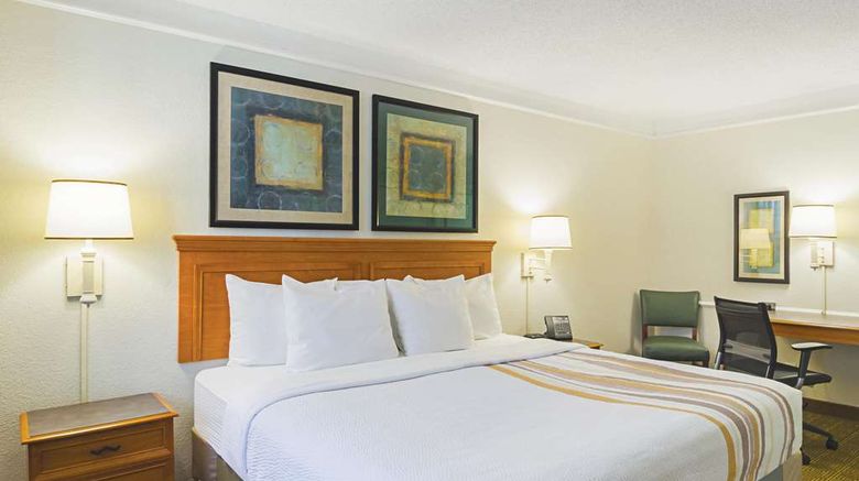 <b>La Quinta Inn Denver Northglenn Room</b>. Images powered by <a href="https://iceportal.shijigroup.com/" title="IcePortal" target="_blank">IcePortal</a>.