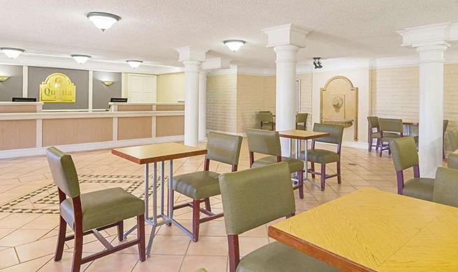 La Quinta Inn Denver Northglenn Lobby