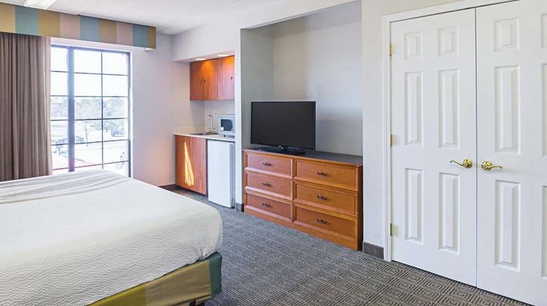 <b>La Quinta Inn Denver Northglenn Suite</b>. Images powered by <a href="https://iceportal.shijigroup.com/" title="IcePortal" target="_blank">IcePortal</a>.