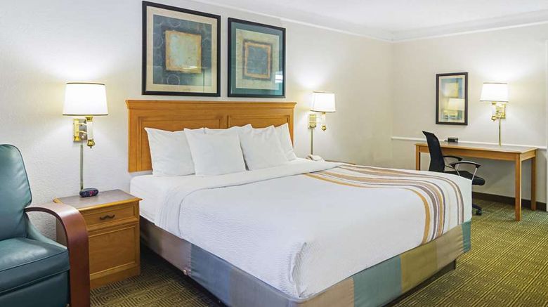 <b>La Quinta Inn Denver Northglenn Room</b>. Images powered by <a href="https://iceportal.shijigroup.com/" title="IcePortal" target="_blank">IcePortal</a>.