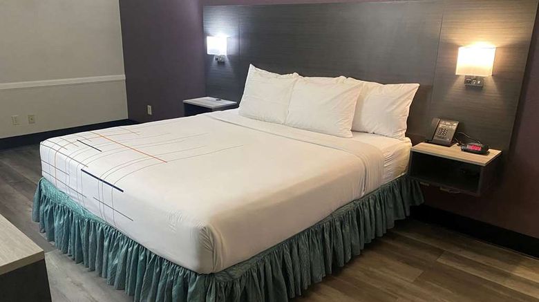 <b>La Quinta Inn Bakersfield South Room</b>. Images powered by <a href="https://iceportal.shijigroup.com/" title="IcePortal" target="_blank">IcePortal</a>.