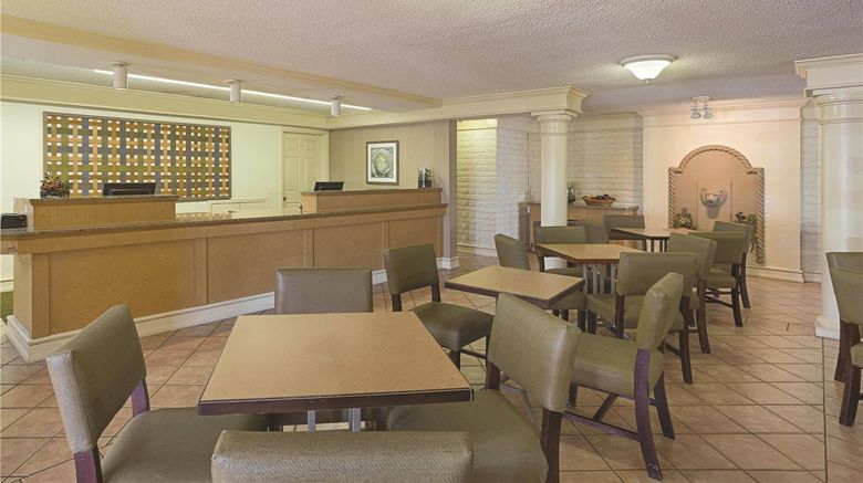 <b>La Quinta Inn San Diego Chula Vista Lobby</b>. Images powered by <a href="https://iceportal.shijigroup.com/" title="IcePortal" target="_blank">IcePortal</a>.
