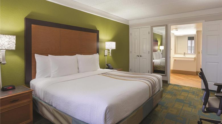 <b>La Quinta Inn San Diego Chula Vista Room</b>. Images powered by <a href="https://iceportal.shijigroup.com/" title="IcePortal" target="_blank">IcePortal</a>.