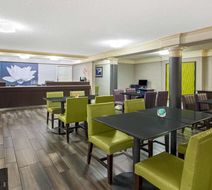 La Quinta Inn Fresno Yosemite Lobby