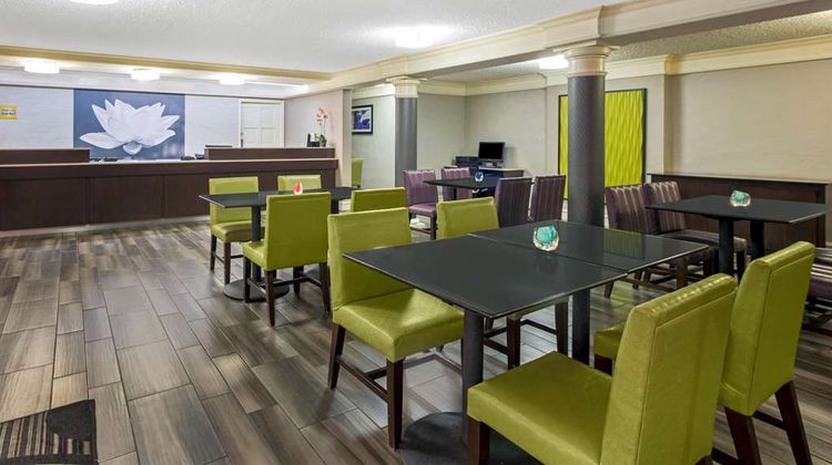 La Quinta Inn Fresno Yosemite Lobby
