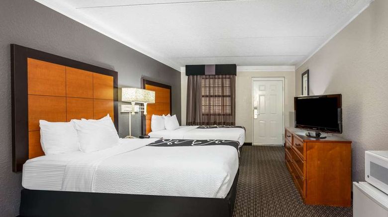 <b>Super 8 by Wyndham The Woodlands North Room</b>. Images powered by <a href="https://iceportal.shijigroup.com/" title="IcePortal" target="_blank">IcePortal</a>.