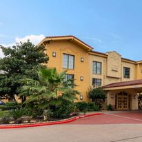 Super 8 by Wyndham The Woodlands North