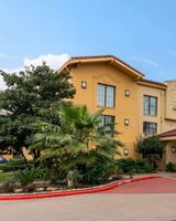 Super 8 by Wyndham The Woodlands North