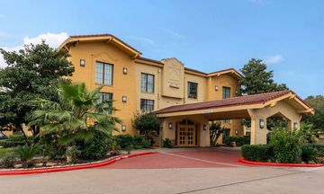 Super 8 by Wyndham The Woodlands North