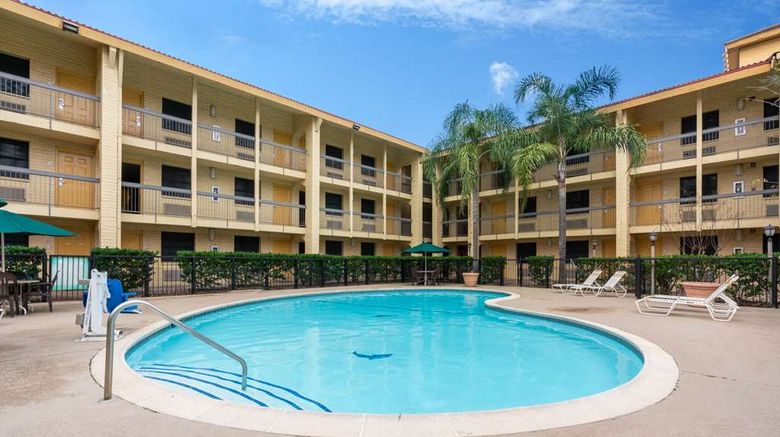 <b>Super 8 by Wyndham The Woodlands North Pool</b>. Images powered by <a href="https://iceportal.shijigroup.com/" title="IcePortal" target="_blank">IcePortal</a>.
