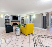 Super 8 by Wyndham The Woodlands North Lobby