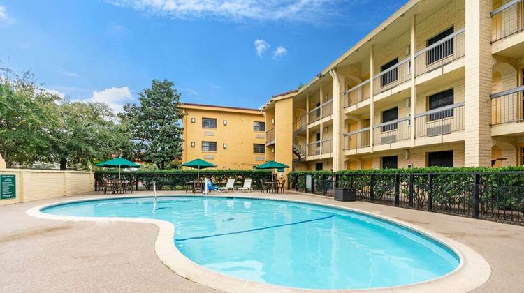 Super 8 by Wyndham The Woodlands North Pool