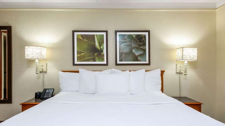 <b>La Quinta East Deerfield Beach - Boca Raton Room</b>. Images powered by <a href="https://iceportal.shijigroup.com/" title="IcePortal" target="_blank">IcePortal</a>.