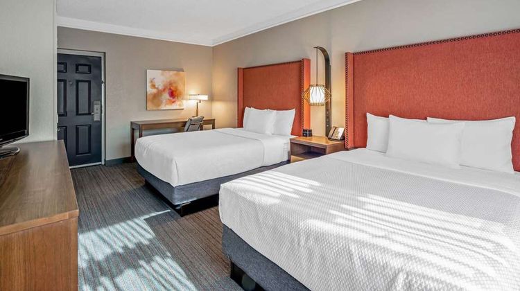 La Quinta Inn & Suites by Wyndham Room