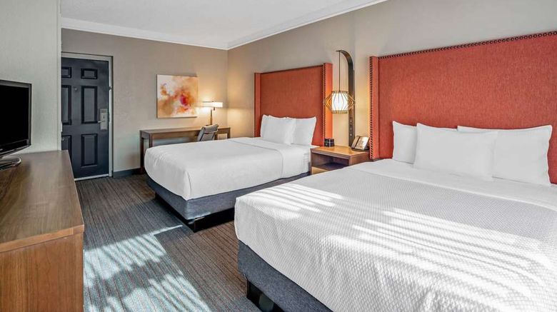<b>La Quinta Inn & Suites by Wyndham Room</b>. Images powered by <a href="https://iceportal.shijigroup.com/" title="IcePortal" target="_blank">IcePortal</a>.