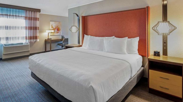 <b>La Quinta Inn & Suites by Wyndham Suite</b>. Images powered by <a href="https://iceportal.shijigroup.com/" title="IcePortal" target="_blank">IcePortal</a>.