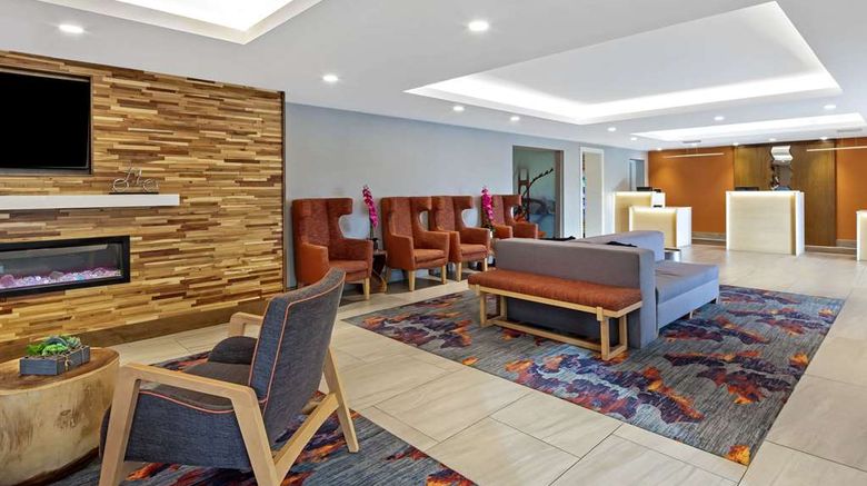 <b>La Quinta Inn & Suites by Wyndham Lobby</b>. Images powered by <a href="https://iceportal.shijigroup.com/" title="IcePortal" target="_blank">IcePortal</a>.
