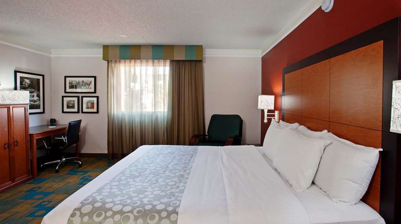 <b>La Quinta Inn & Suites Irvine Spectrum Room</b>. Images powered by <a href="https://iceportal.shijigroup.com/" title="IcePortal" target="_blank">IcePortal</a>.