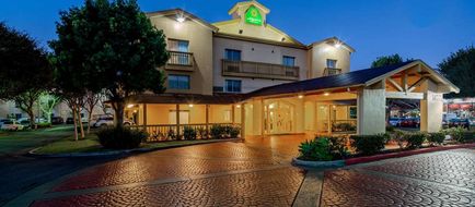La Quinta Inn & Suites Irvine Spectrum Exterior