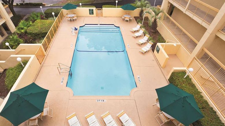 <b>Days Inn Gainesville Pool</b>. Images powered by <a href="https://iceportal.shijigroup.com/" title="IcePortal" target="_blank">IcePortal</a>.