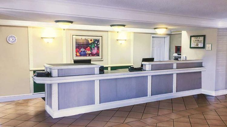 La Quinta Inn Moline Airport Lobby