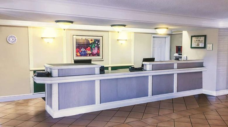 <b>La Quinta Inn Moline Airport Lobby</b>. Images powered by <a href="https://iceportal.shijigroup.com/" title="IcePortal" target="_blank">IcePortal</a>.