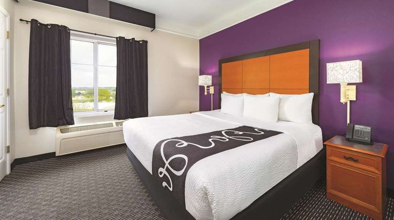 <b>La Quinta Inn & Stes St Louis Westport Suite</b>. Images powered by <a href="https://iceportal.shijigroup.com/" title="IcePortal" target="_blank">IcePortal</a>.
