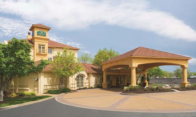 La Quinta Inn & Stes St Louis Westport Exterior