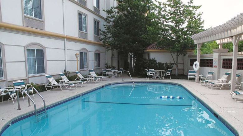 <b>La Quinta Inn & Stes St Louis Westport Pool</b>. Images powered by <a href="https://iceportal.shijigroup.com/" title="IcePortal" target="_blank">IcePortal</a>.