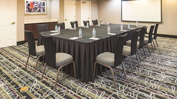 La Quinta Inn & Stes St Louis Westport Meeting