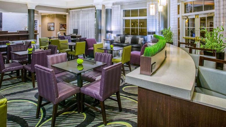 <b>La Quinta Inn & Stes St Louis Westport Lobby</b>. Images powered by <a href="https://iceportal.shijigroup.com/" title="IcePortal" target="_blank">IcePortal</a>.