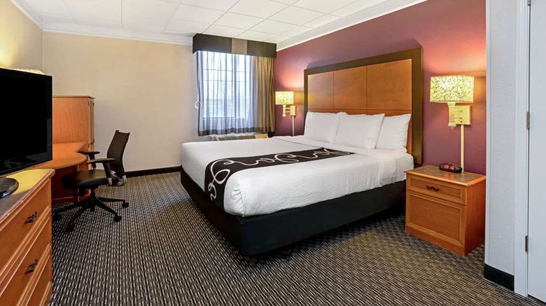 <b>La Quinta Inn & Suites Tacoma - Seattle Room</b>. Images powered by <a href="https://iceportal.shijigroup.com/" title="IcePortal" target="_blank">IcePortal</a>.