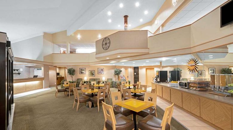 <b>La Quinta Inn Salt Lake City-Layton Lobby</b>. Images powered by <a href="https://iceportal.shijigroup.com/" title="IcePortal" target="_blank">IcePortal</a>.