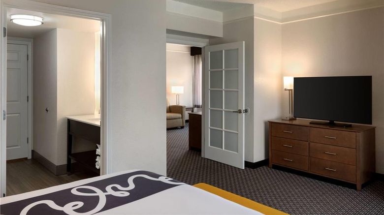 <b>La Quinta Inn & Stes-Dallas Arlington N Suite</b>. Images powered by <a href="https://iceportal.shijigroup.com/" title="IcePortal" target="_blank">IcePortal</a>.