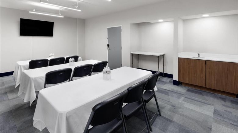 <b>La Quinta Inn Houston Stafford/Sugarland Meeting</b>. Images powered by <a href="https://iceportal.shijigroup.com/" title="IcePortal" target="_blank">IcePortal</a>.