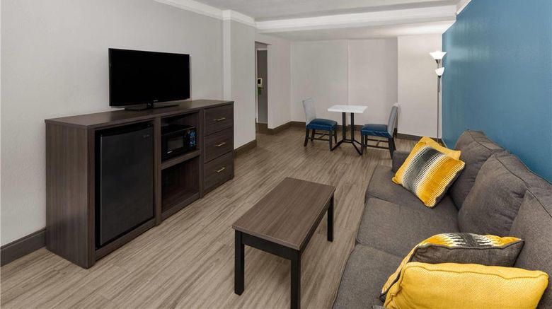 <b>La Quinta Inn Houston Stafford/Sugarland Suite</b>. Images powered by <a href="https://iceportal.shijigroup.com/" title="IcePortal" target="_blank">IcePortal</a>.