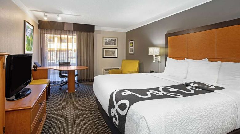 <b>La Quinta Inn Tucson East Room</b>. Images powered by <a href="https://iceportal.shijigroup.com/" title="IcePortal" target="_blank">IcePortal</a>.