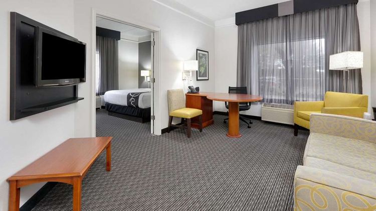 La Quinta Inn-Stes Dallas North Central Suite