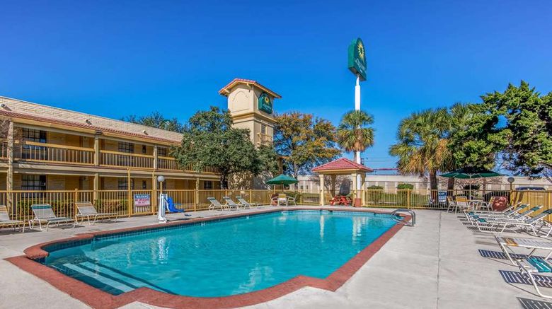 <b>La Quinta Inn San Antonio Vance Jackson Pool</b>. Images powered by <a href="https://iceportal.shijigroup.com/" title="IcePortal" target="_blank">IcePortal</a>.