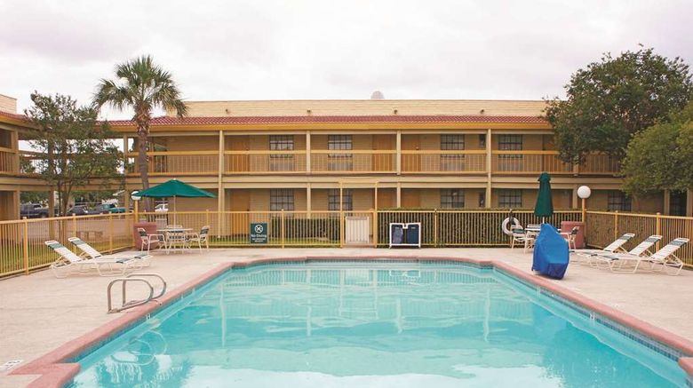 <b>La Quinta Inn San Antonio Vance Jackson Pool</b>. Images powered by <a href="https://iceportal.shijigroup.com/" title="IcePortal" target="_blank">IcePortal</a>.