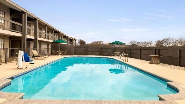 La Quinta Inn San Antonio Vance Jackson Pool