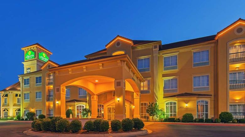 <b>La Quinta Inn & Suites Quail Springs Exterior</b>. Images powered by <a href="https://iceportal.shijigroup.com/" title="IcePortal" target="_blank">IcePortal</a>.