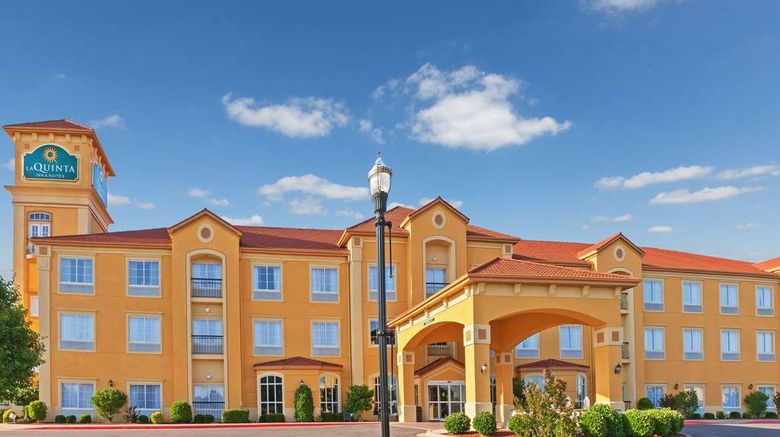 <b>La Quinta Inn & Suites Quail Springs Exterior</b>. Images powered by <a href="https://iceportal.shijigroup.com/" title="IcePortal" target="_blank">IcePortal</a>.